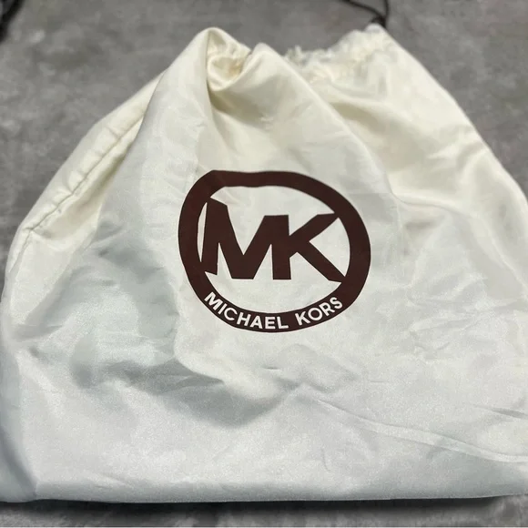 Micheal Kors Signature Tote - Picture 14 of 14